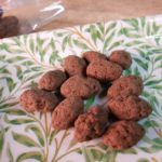 minimal ミニマル　アーモンドチョコレート　皿　11粒