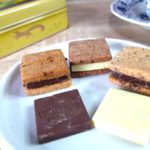 カカオハンターズ　ビスチョコ　皿　５つ　缶　正面