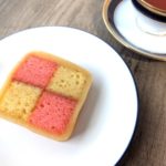 バッテンバーグケーキ　ピンク　モーニングトンクレセント東京　斜め　紅茶と共に