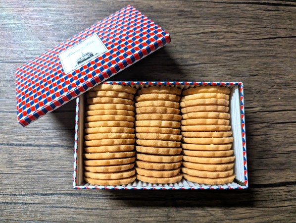 マモン・エフィーユ　クッキー缶　ビスキュイ　中身