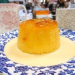 モーニングトンクレセント東京　ダルメインマーマレード・スポンジ・プディング　紅茶　正面　カスタードクリーム