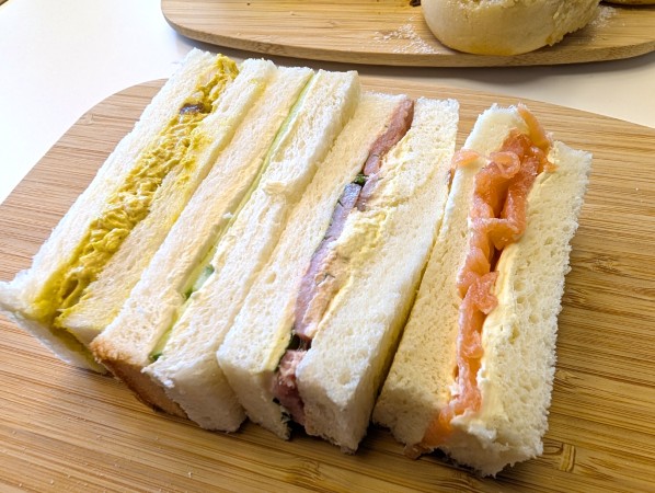 大阪関西万博　イギリス館レストラン　アフタヌーンティー　サンドイッチ