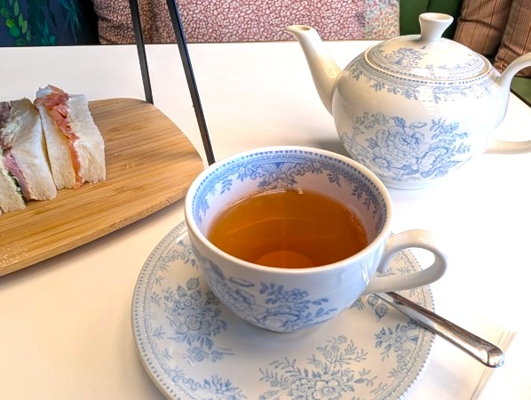 大阪関西万博　イギリス館レストラン　アフタヌーンティー　紅茶