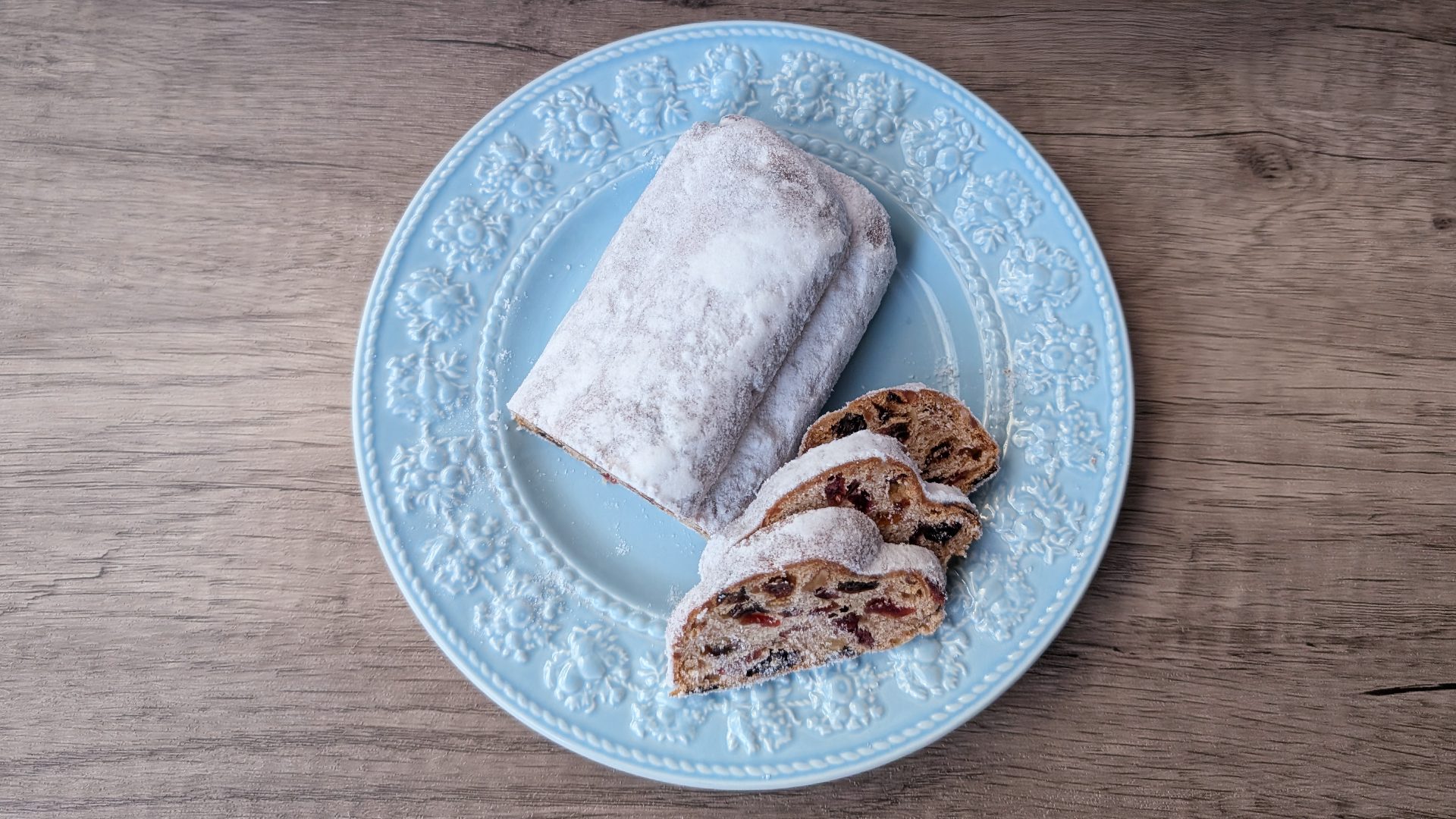 スターバックスコーヒー　シュトーレン　本体と断面